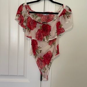 Never worn off the should flower shirt